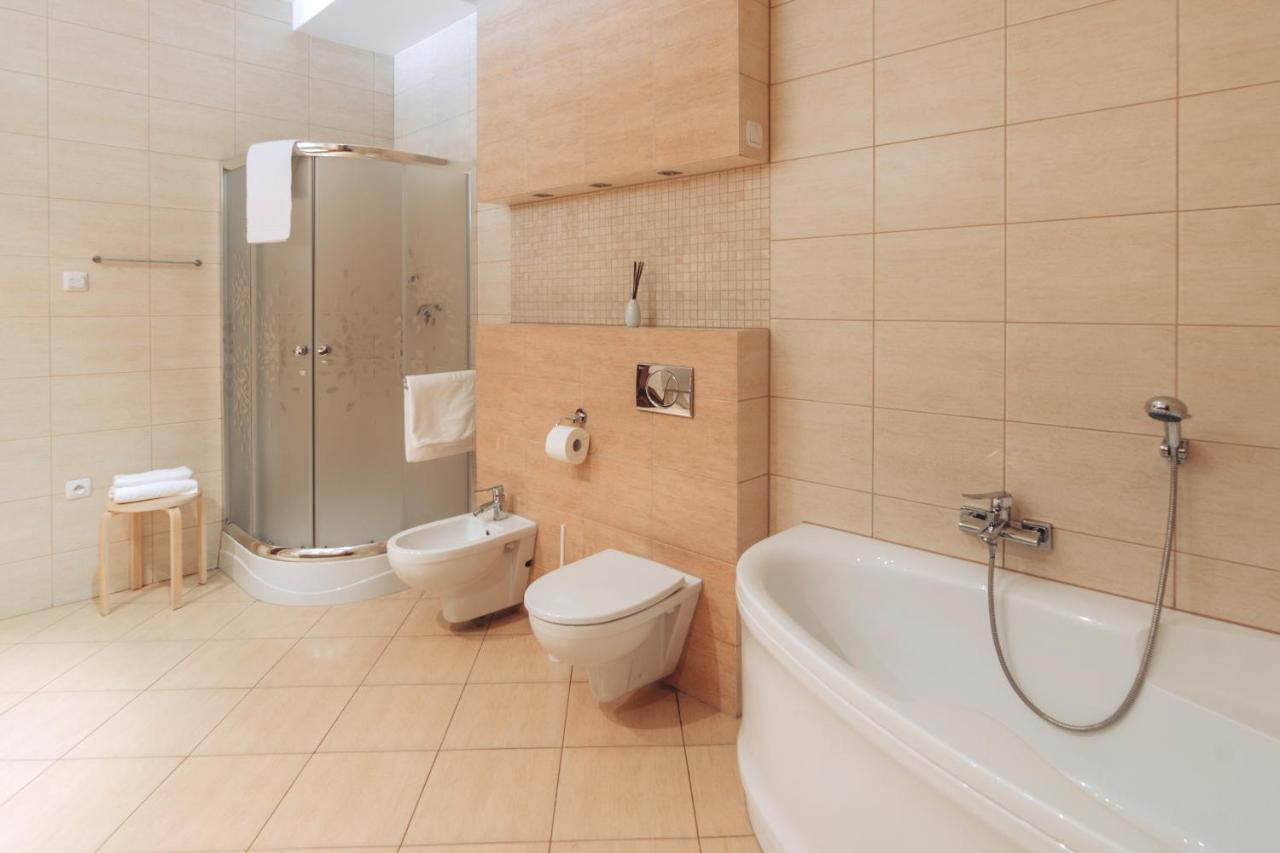 Rynek - Zielona Kamienica Apartment